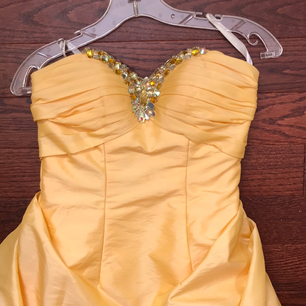 Prom dress - Picture 2 of 8